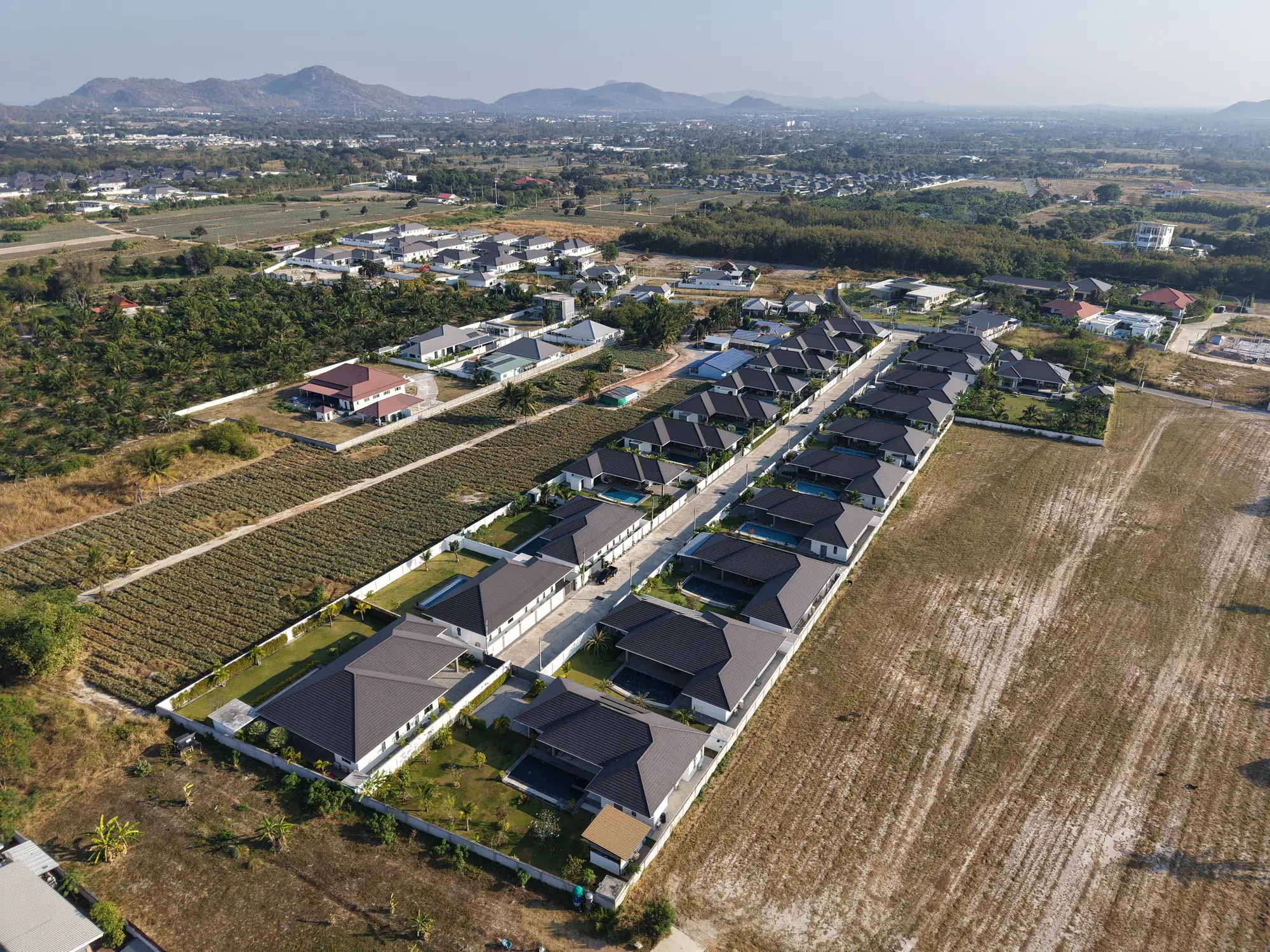 Highland Villas 2 — Mon Mai mature streetscape