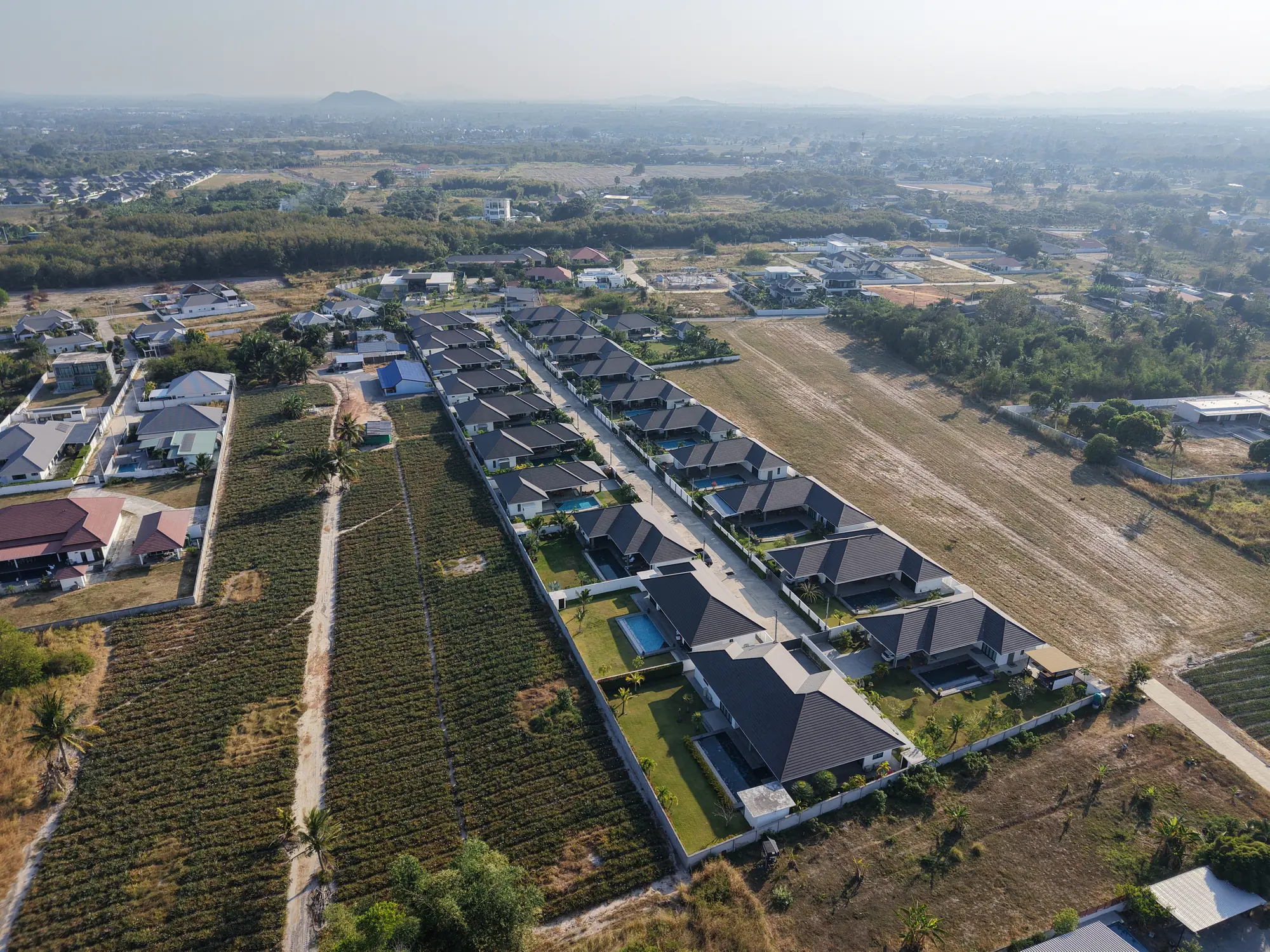 Highland Villas 2 — Mon Mai mature streetscape