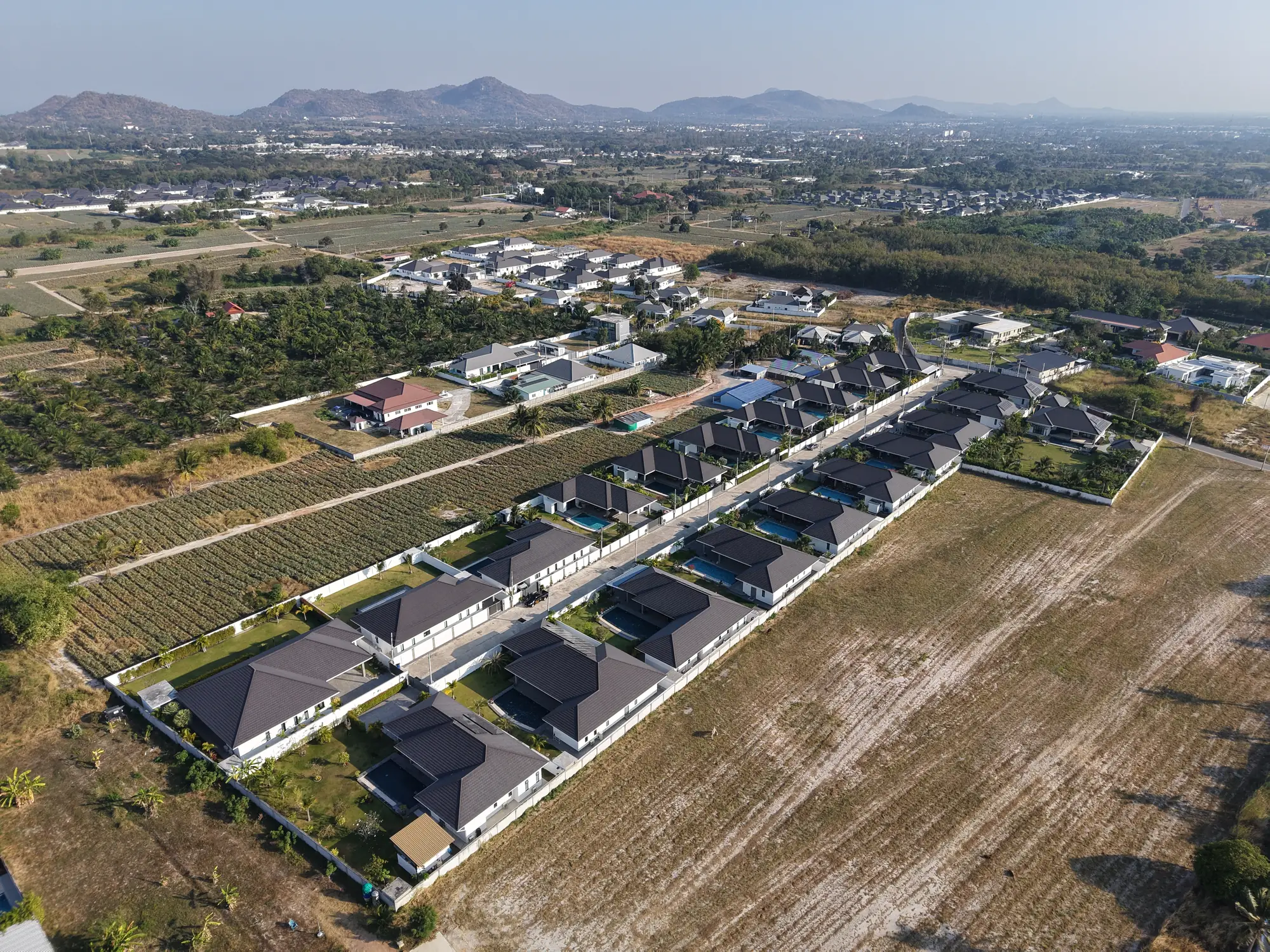 Highland Villas 2 — Mon Mai mature streetscape